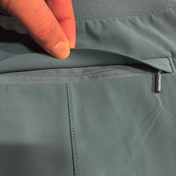 **NWT** Athleta Cosmic Bermuda Shorts - Picture 6 of 8